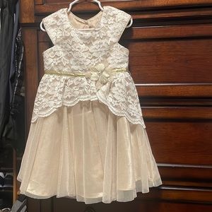 gold and white 3T dress⭐️